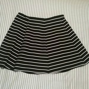 Like new juniors Decree striped skirt